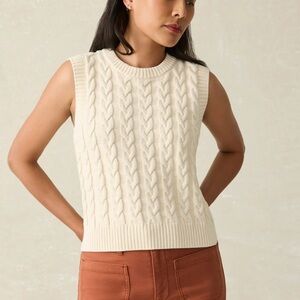 Cable Knit Sleeveless Sweater Vest